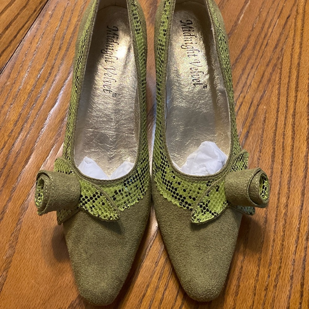Midnight Velvet Kitten Heel Pumps Wasabi Suede Snakeskin Trim Size 7M